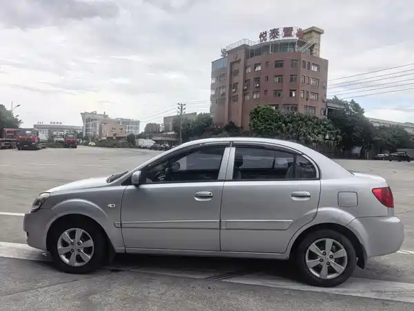 Kia 锐欧 2007款 1.4L MT GLS 2010