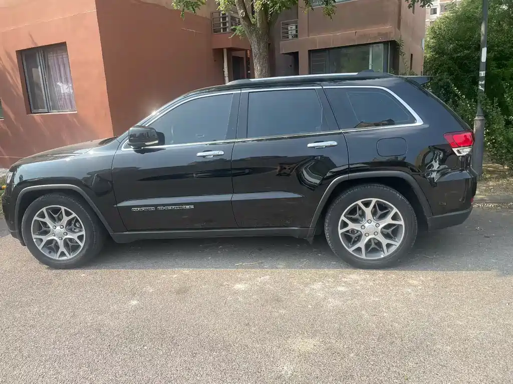 Jeep Grand Cherokee 2020 — фото 10