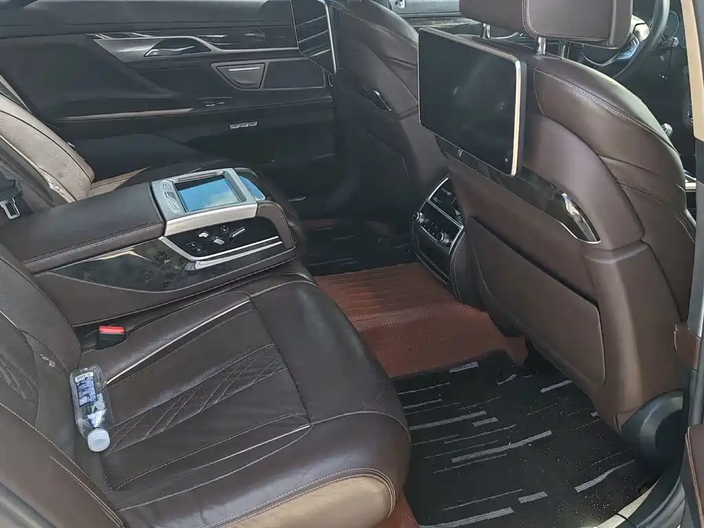 BMW 7 Series 2016 — фото 10