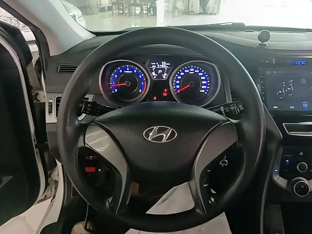Hyundai Elantra Langdong 2017 — фото 11