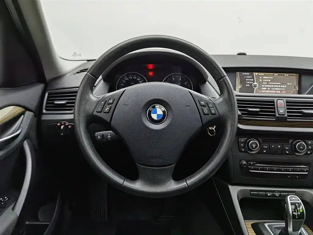 BMW X1 2012 — фото 11
