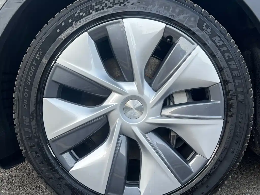 Tesla Model Y 2021 — фото 10
