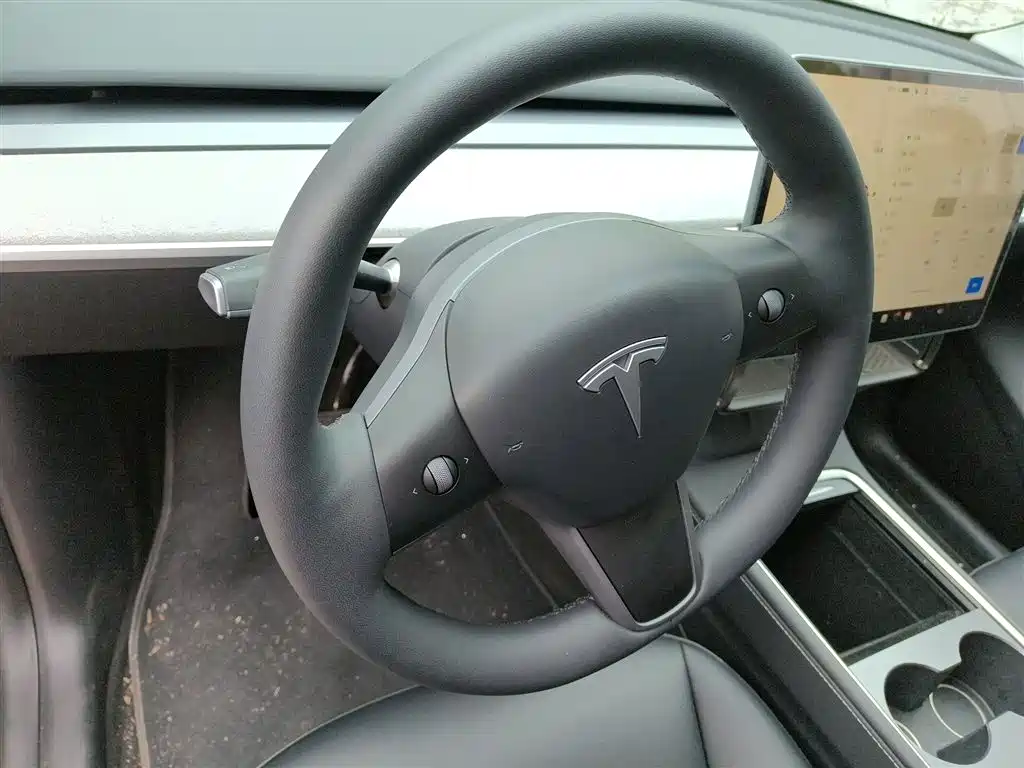 Tesla Model Y 2024 — фото 3