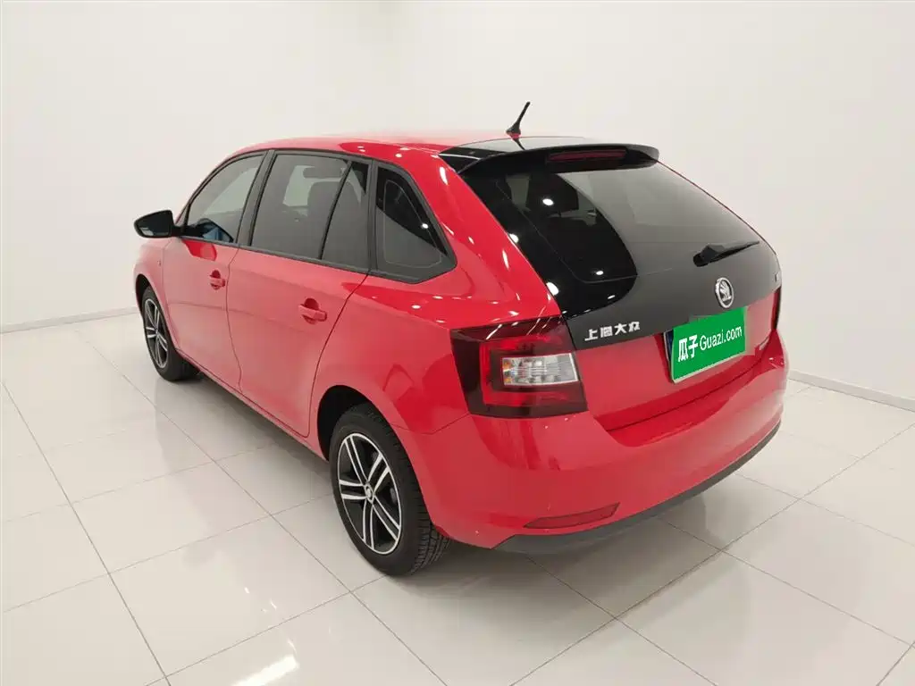 Skoda Rapid Spaceback 2014 — фото 5