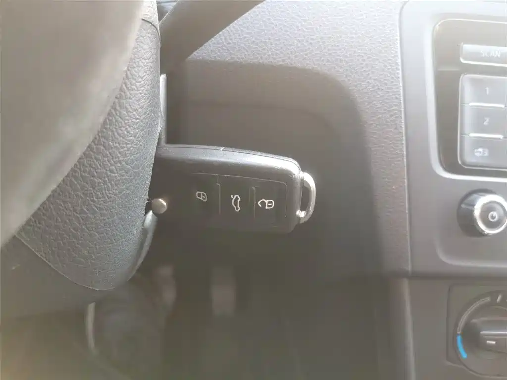Skoda Rapid Spaceback 2014 — фото 9