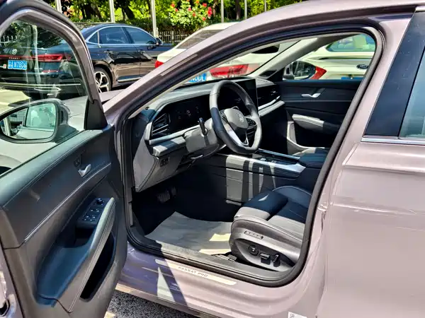 Volkswagen Passat 2025