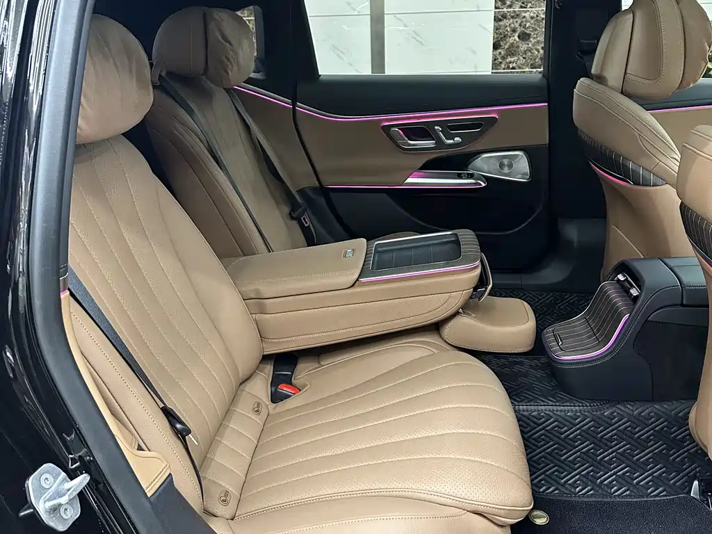 Mercedes-Benz E-Class 2024 — фото 12