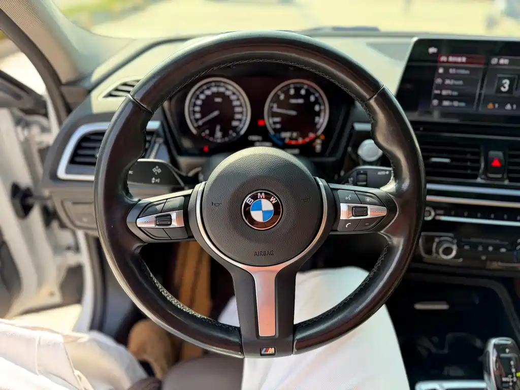 BMW 1 Series 2023 — фото 16