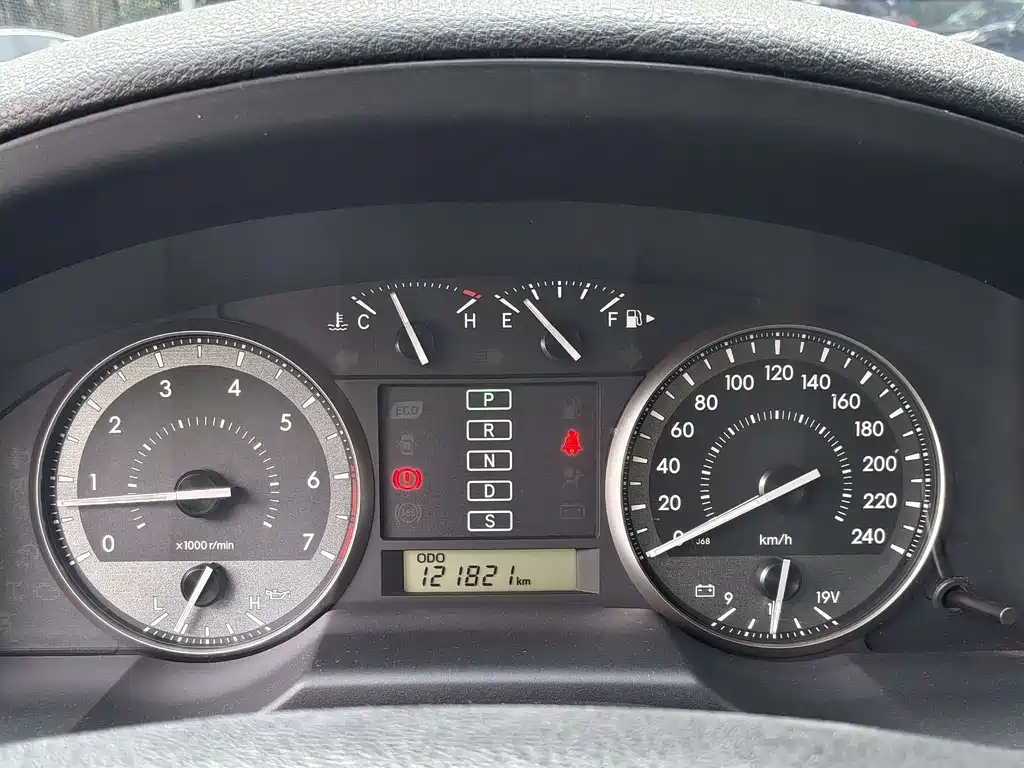 Toyota Land Cruiser 2015 — фото 10