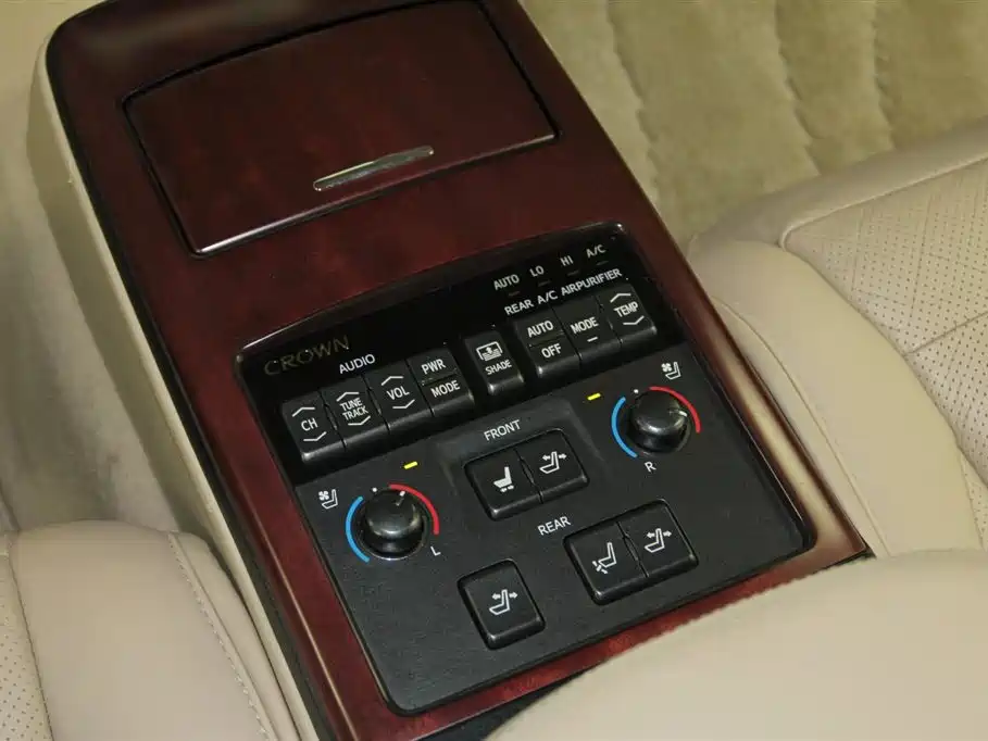 Toyota Crown 2013 — фото 26