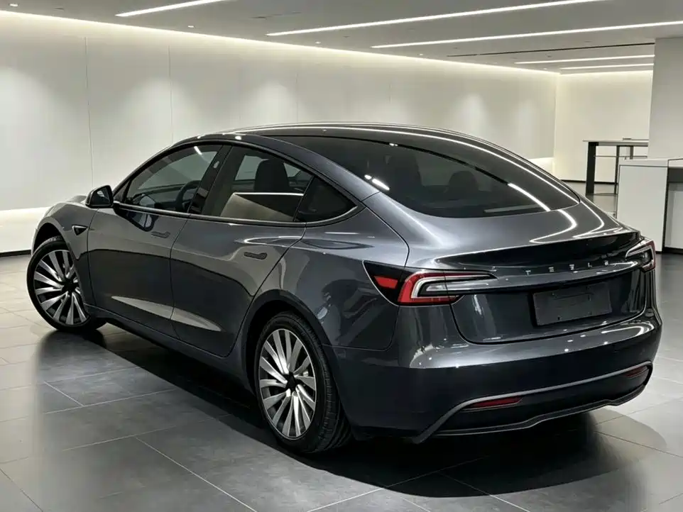 Tesla Model 3 2025 — фото 2