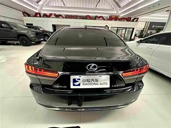 Lexus LS 2022