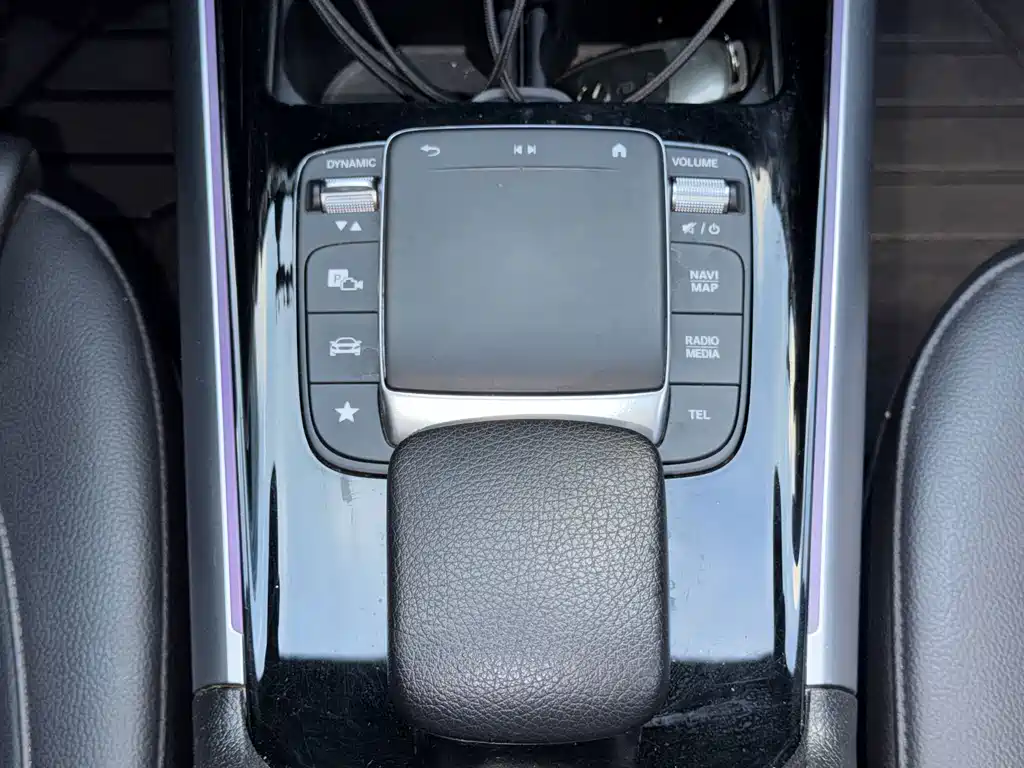 Mercedes-Benz EQA 2023 — фото 9