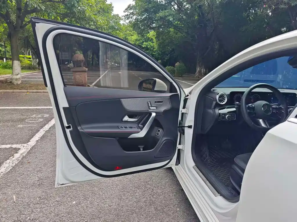 Mercedes-Benz A-Class 2024 — фото 14