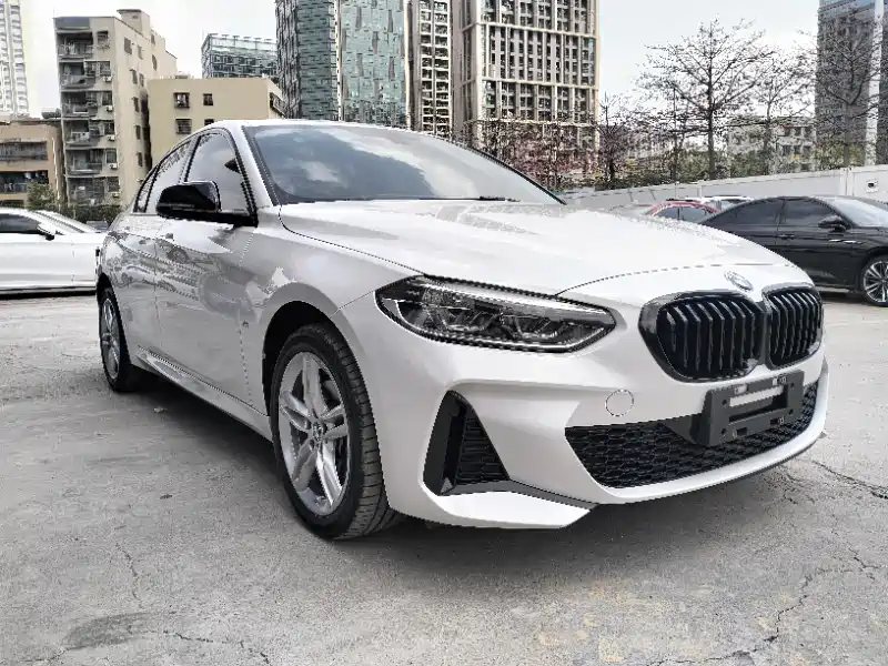 BMW 1 Series 2023 — фото 3