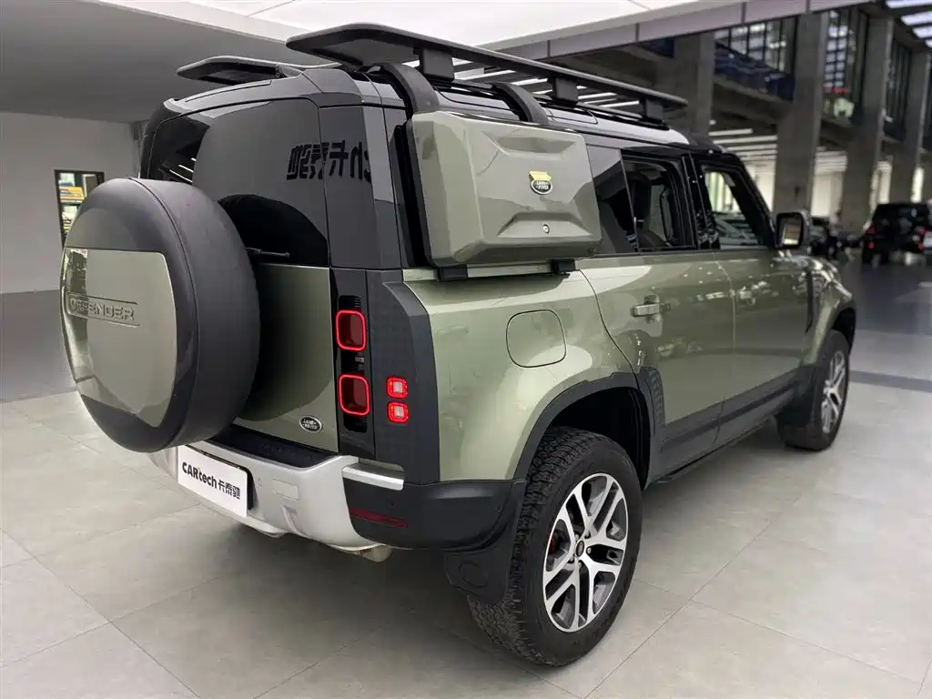 Land Rover Defender 2021 — фото 36