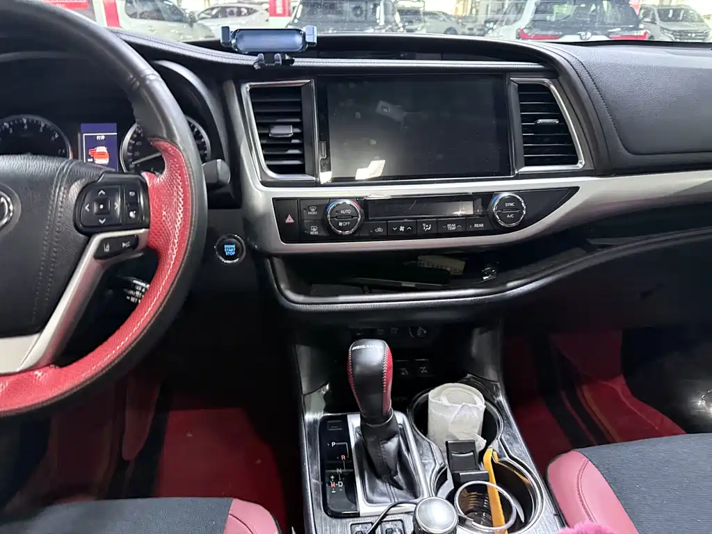 Toyota Highlander 2018 — фото 15