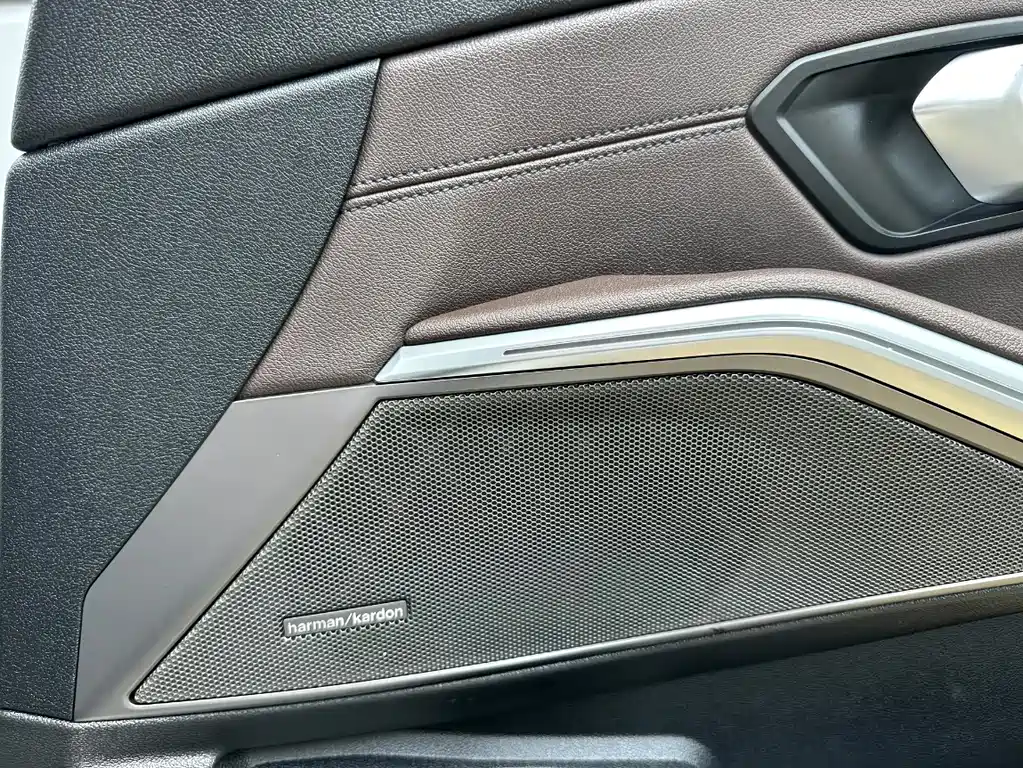 BMW 3 Series 2019 — фото 16