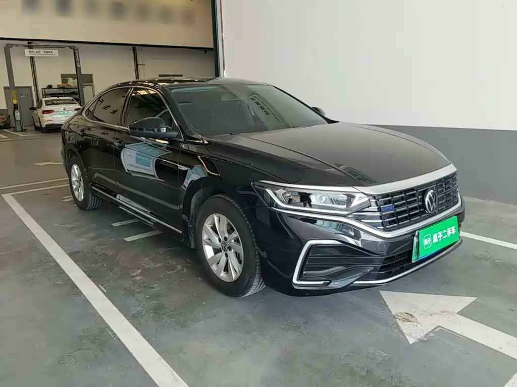 Volkswagen Passat Plug-In Hybrid 2025 — фото 4