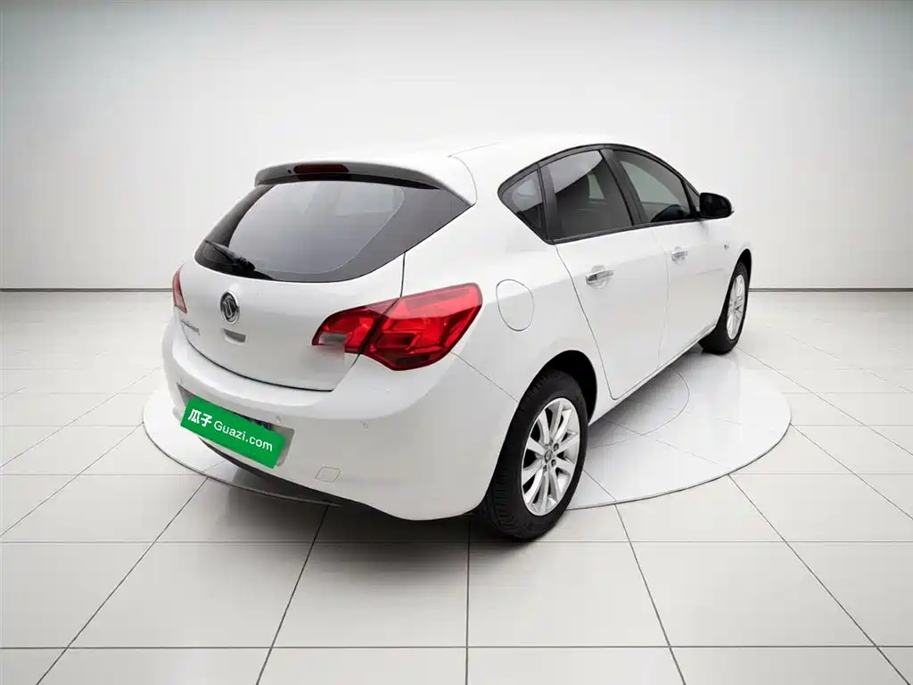 Buick Excelle 2015 — фото 5