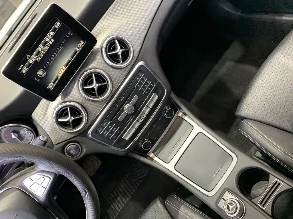 Mercedes-Benz GLA 2017 — фото 12