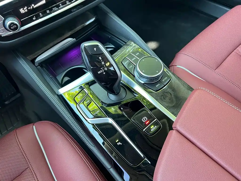 BMW 5 Series 2023 — фото 10