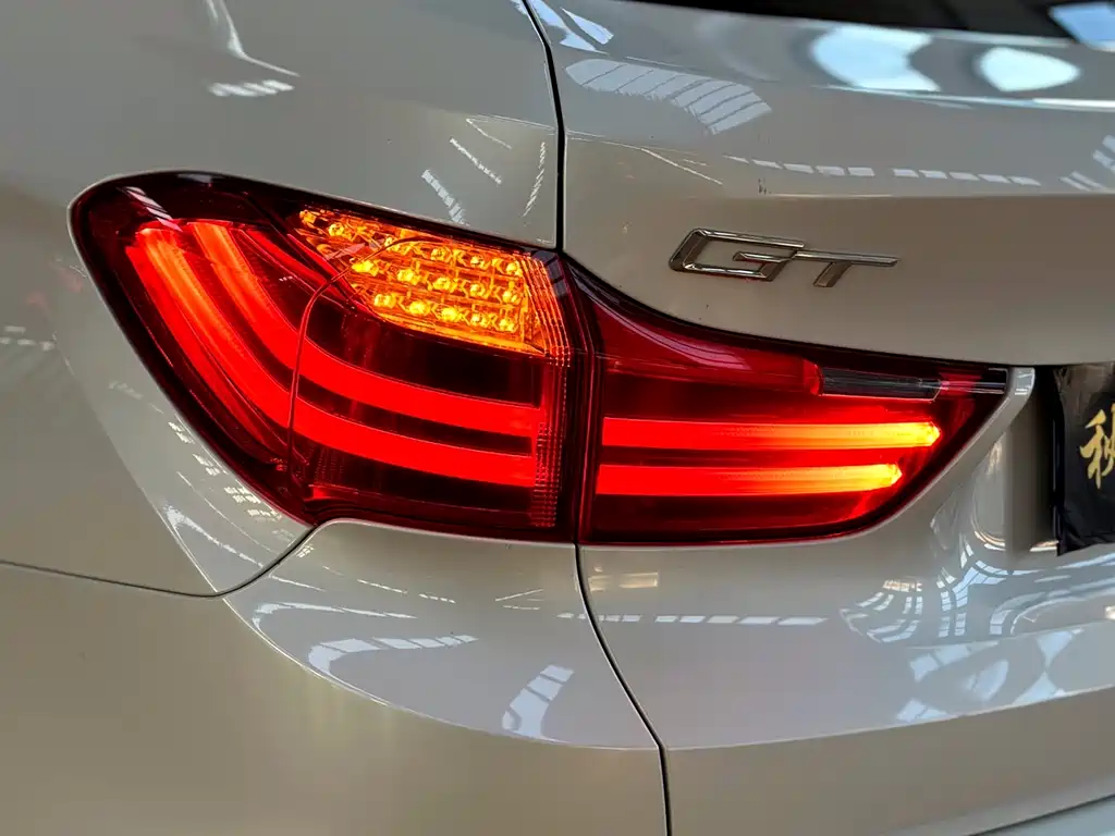 BMW 5 Series GT 2016 — фото 9