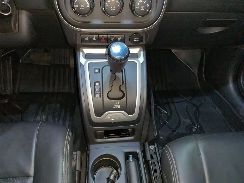 Jeep Compass 2015 — фото 14