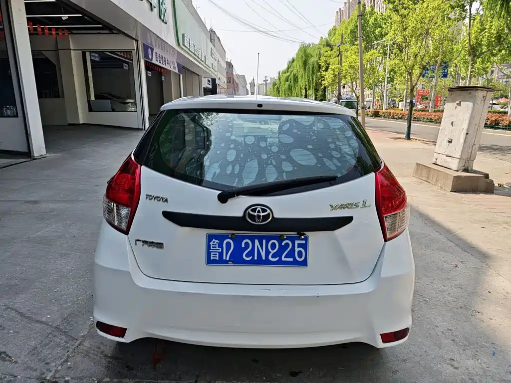 Toyota Yaris L 2015 — фото 9