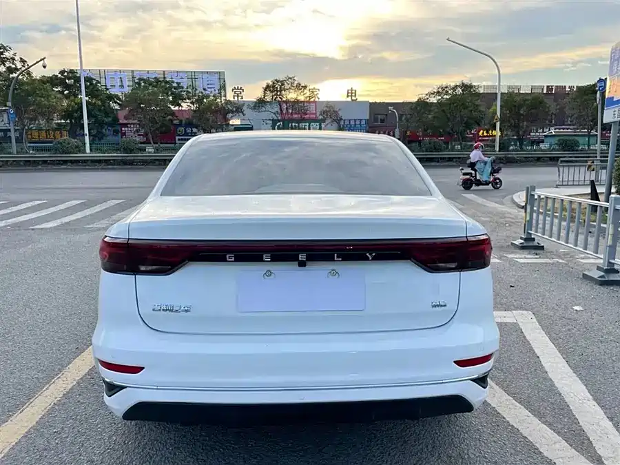 Geely Emgrand 2023 — фото 10