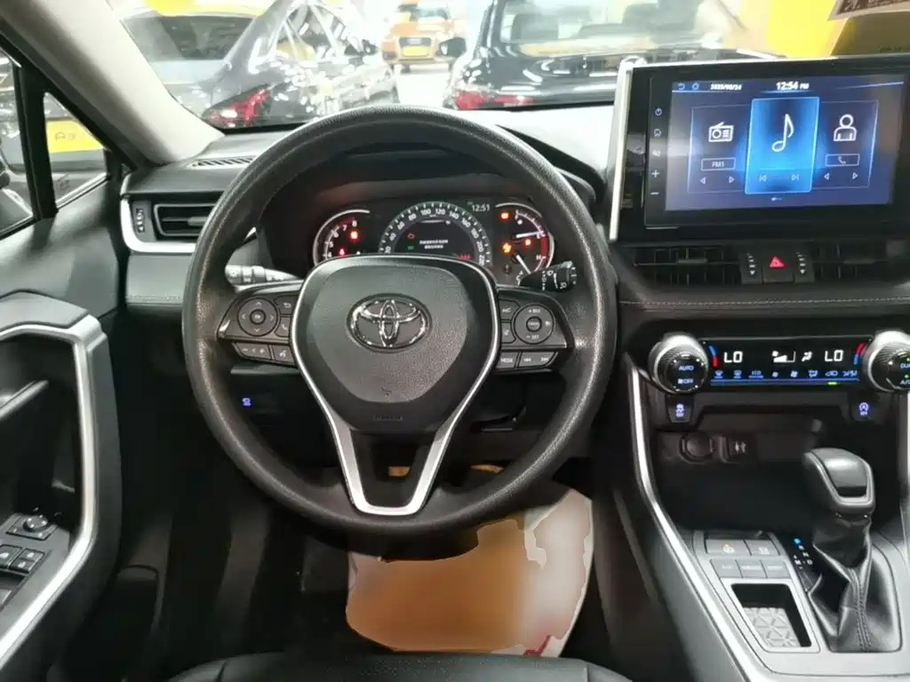 Toyota RAV4 2020 — фото 15