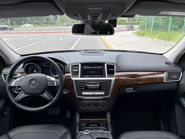 Mercedes-Benz M-Class 2015