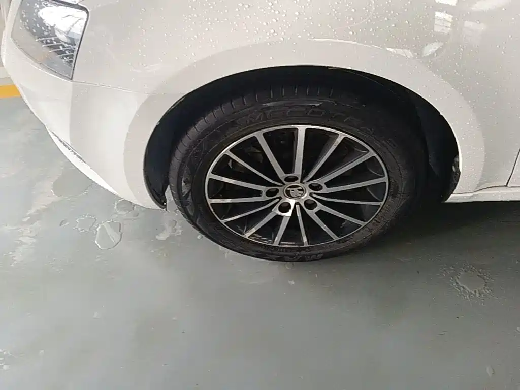 Skoda Octavia 2021 — фото 23