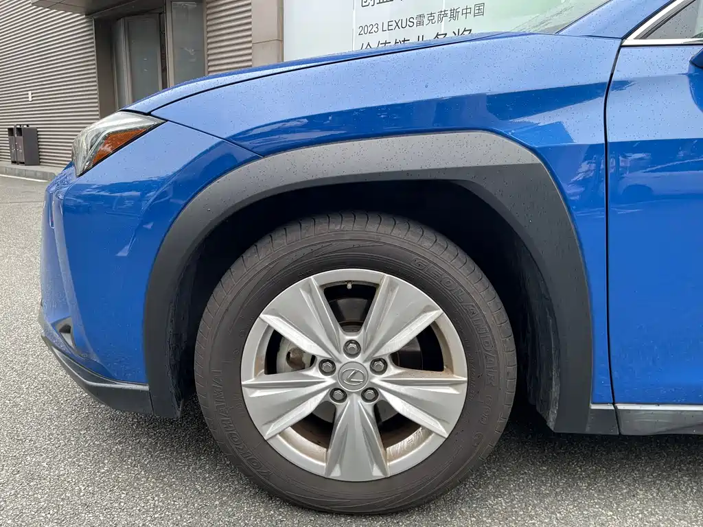 Lexus UX 2019 — фото 15