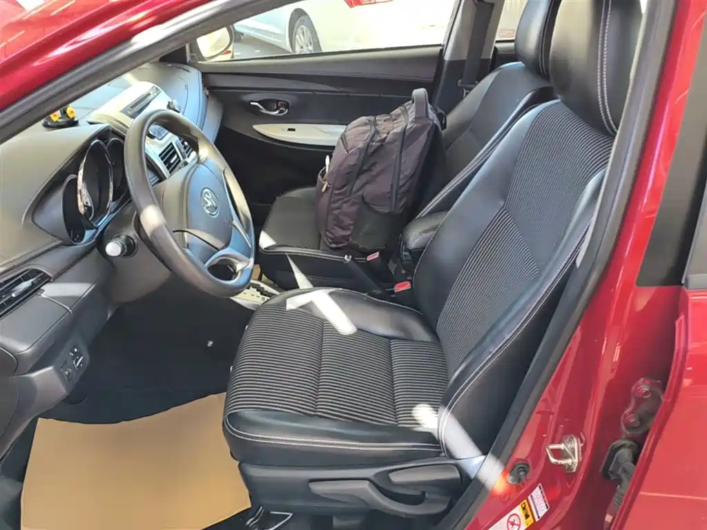 Toyota Yaris L 2015 — фото 15