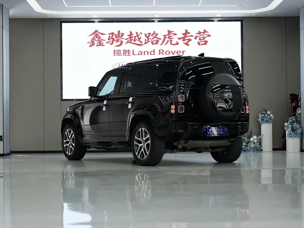 Land Rover Defender 2023