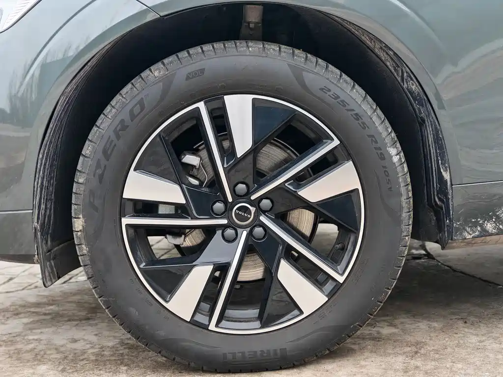 Volvo XC60 2025 — фото 11