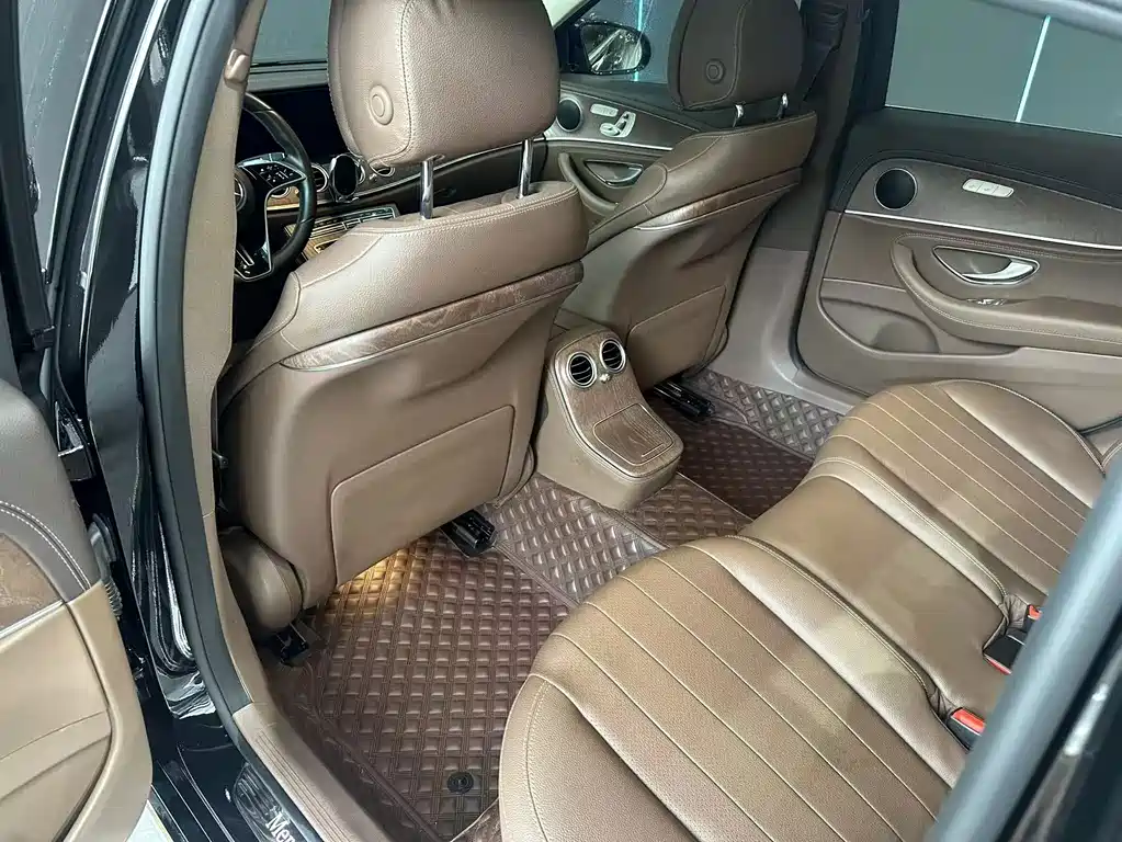 Mercedes-Benz E-Class 2023 — фото 10