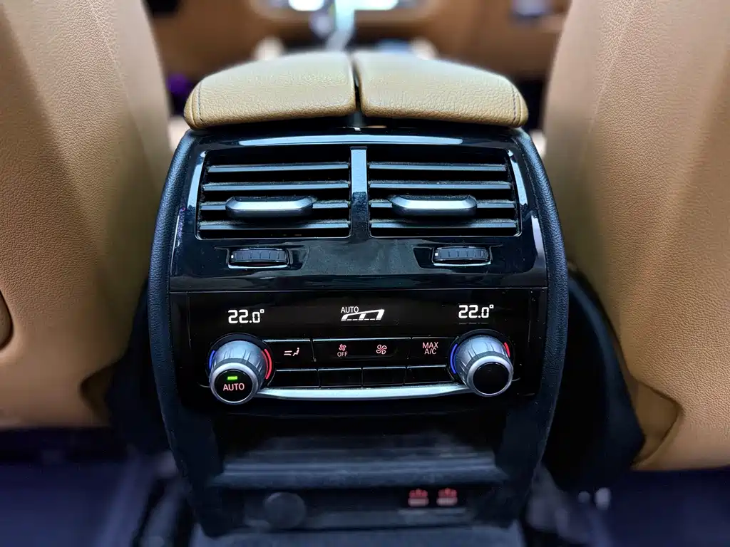 BMW 6 Series GT 2023 — фото 16