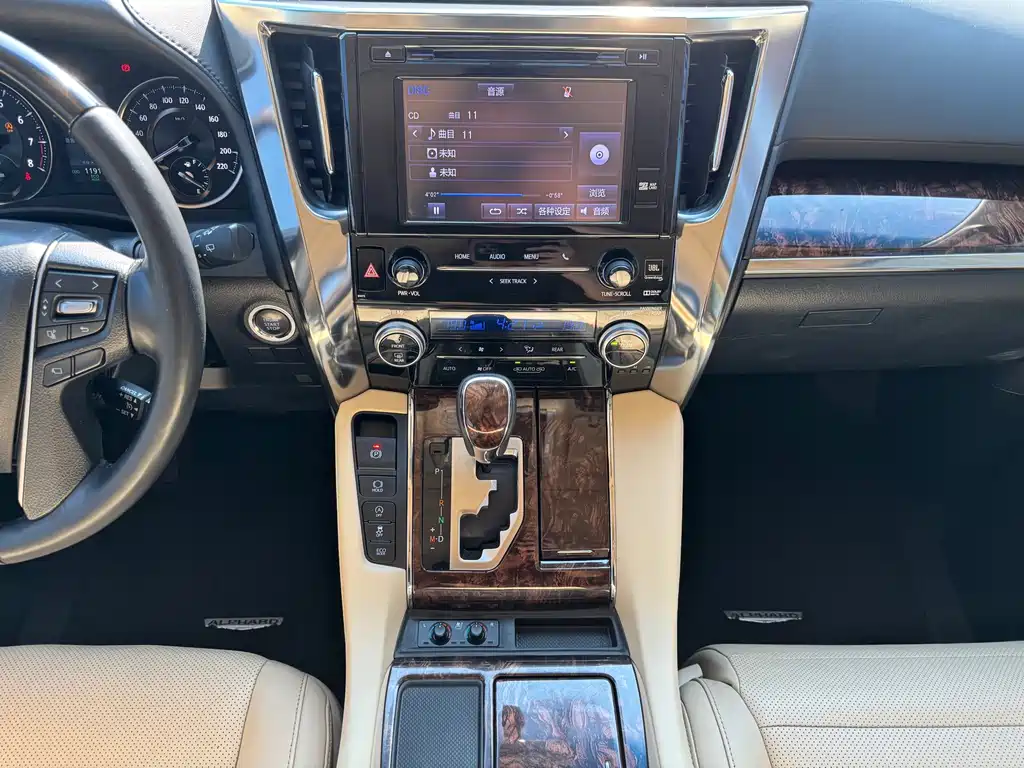 Toyota Alphard 2019 — фото 18