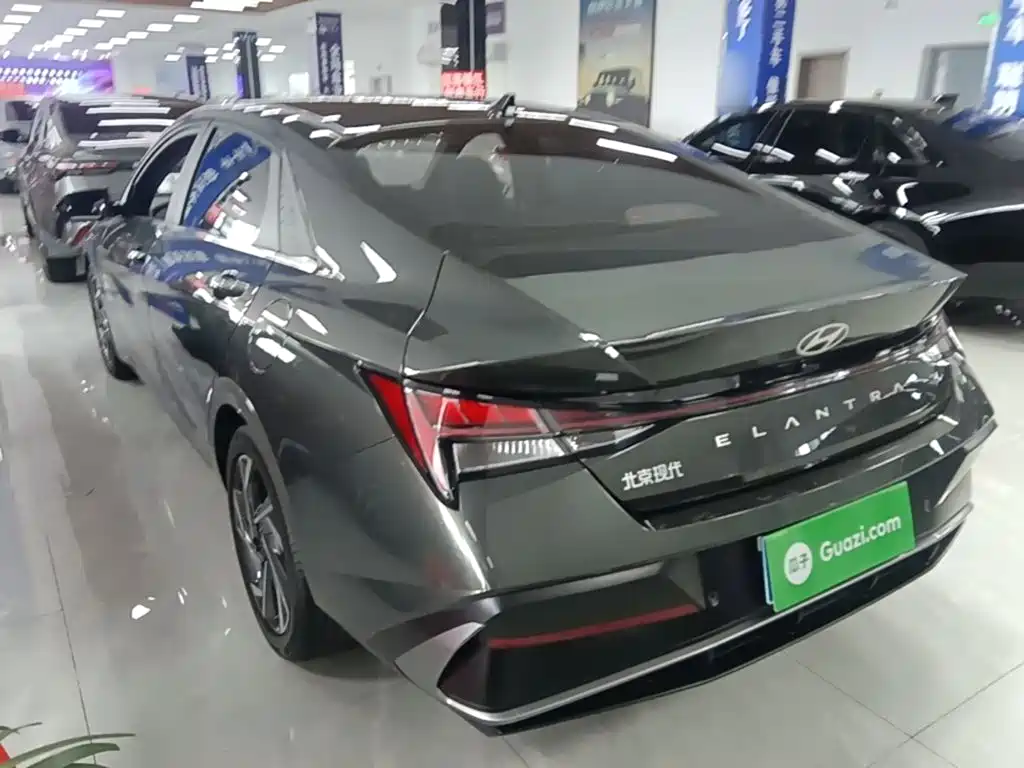 Hyundai Elantra 2025