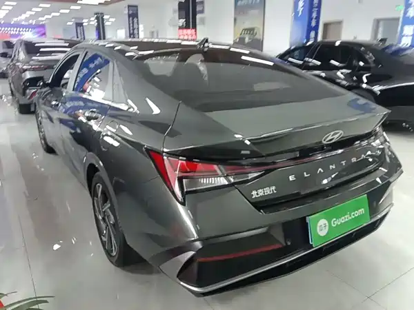 Hyundai Elantra 2025