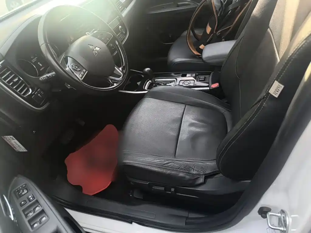 Mitsubishi Outlander 2019 — фото 15