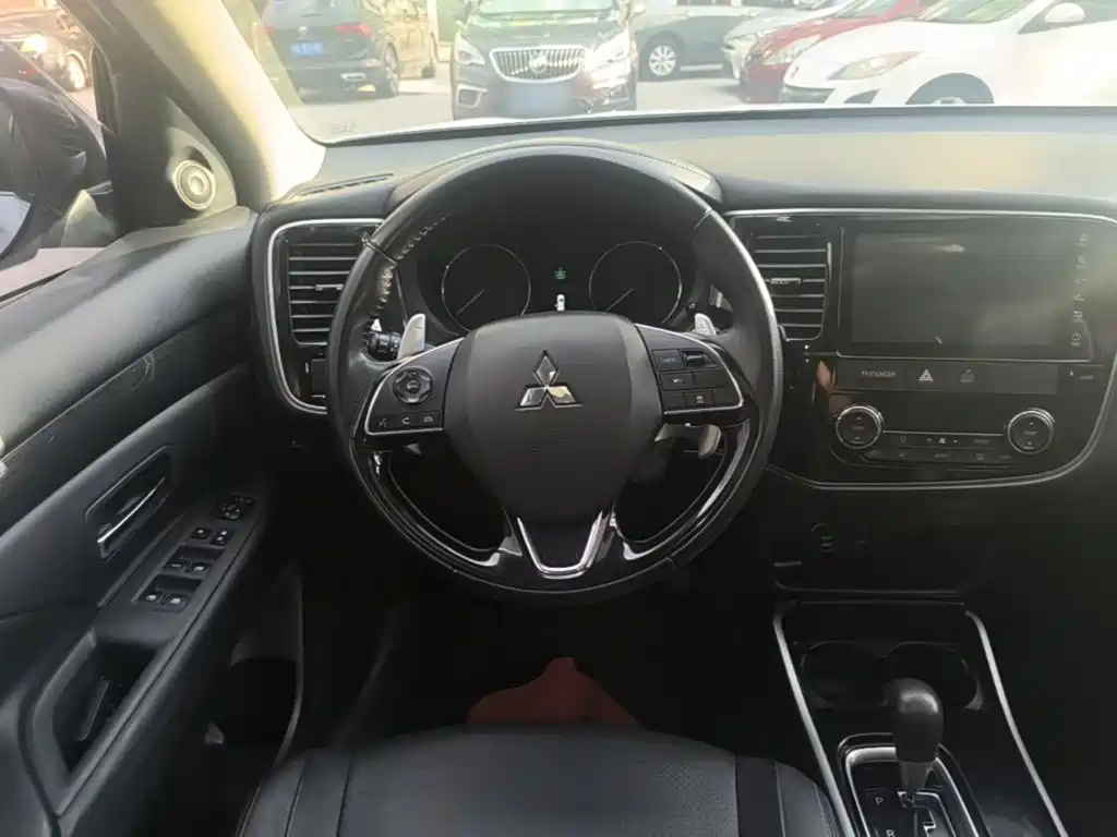 Mitsubishi Outlander 2019 — фото 11