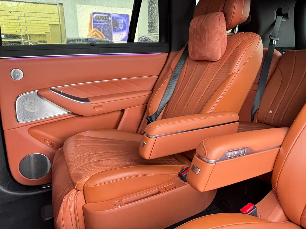 AITO M8 2025 — фото 14