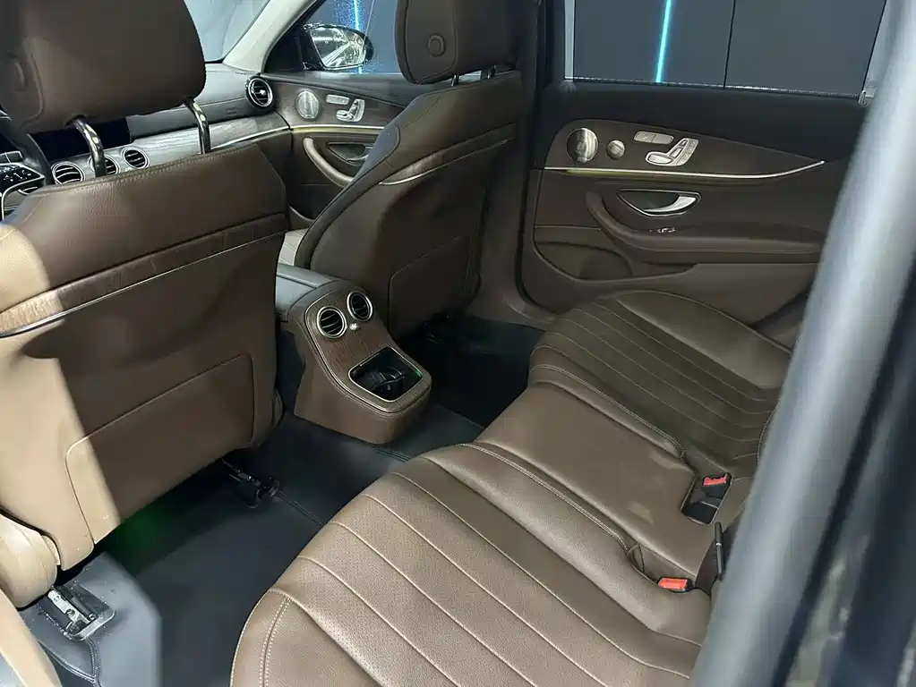 Mercedes-Benz E-Class 2023 — фото 10