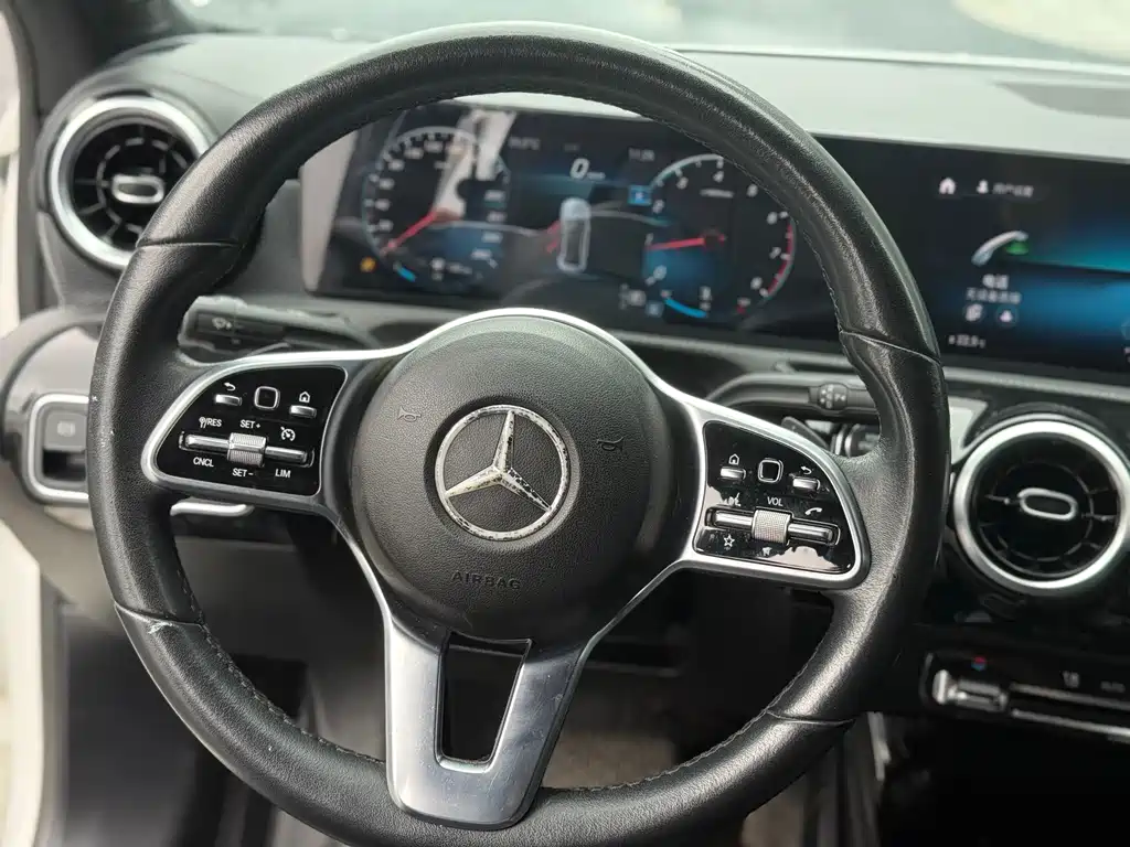 Mercedes-Benz A-Class 2022 — фото 11