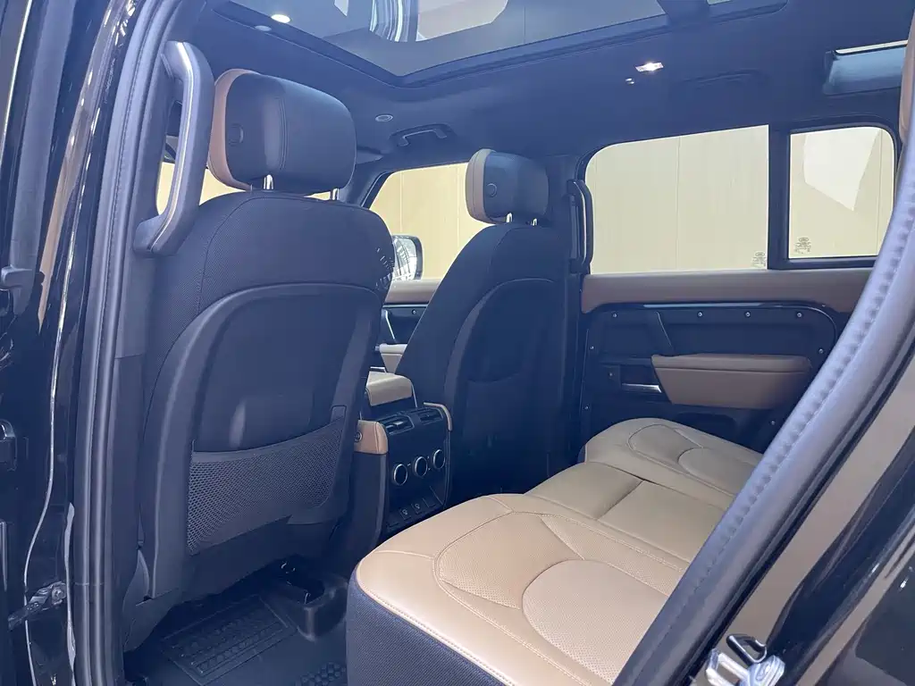 Land Rover Defender 2025 — фото 13