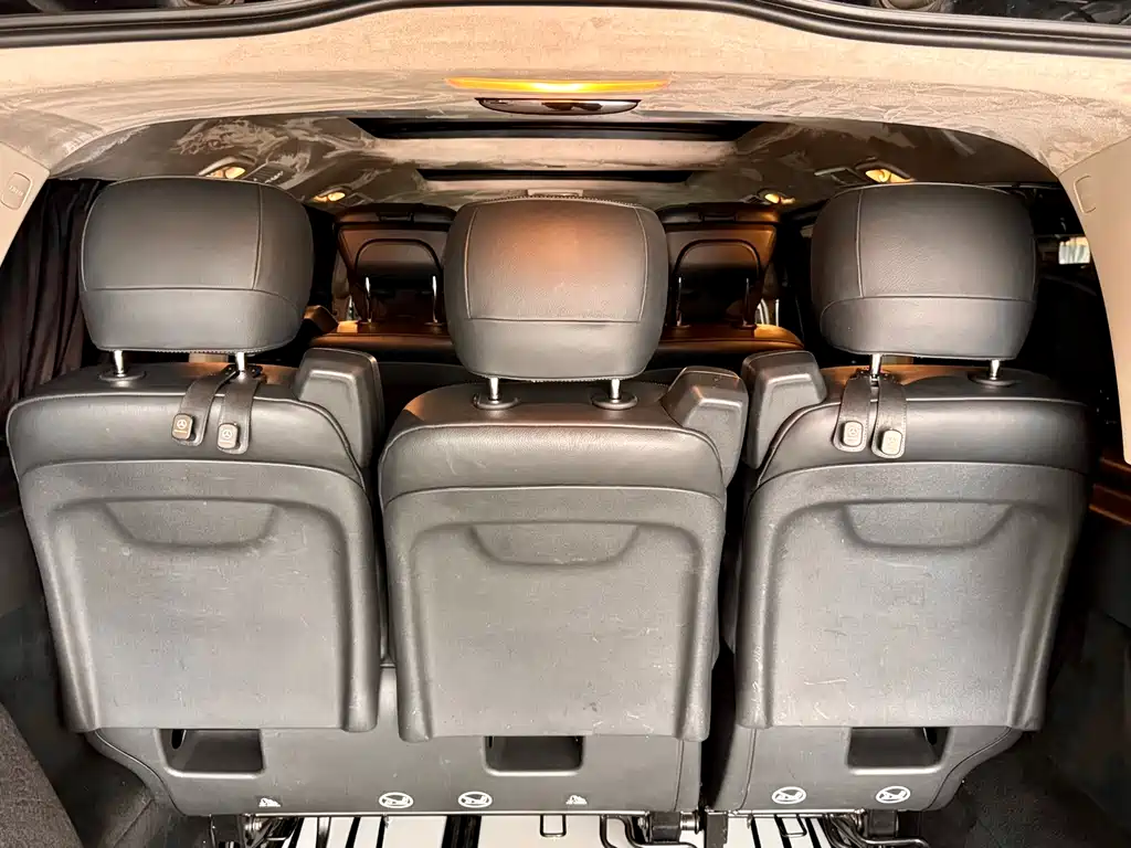 Mercedes-Benz V-Class 2019 — фото 14