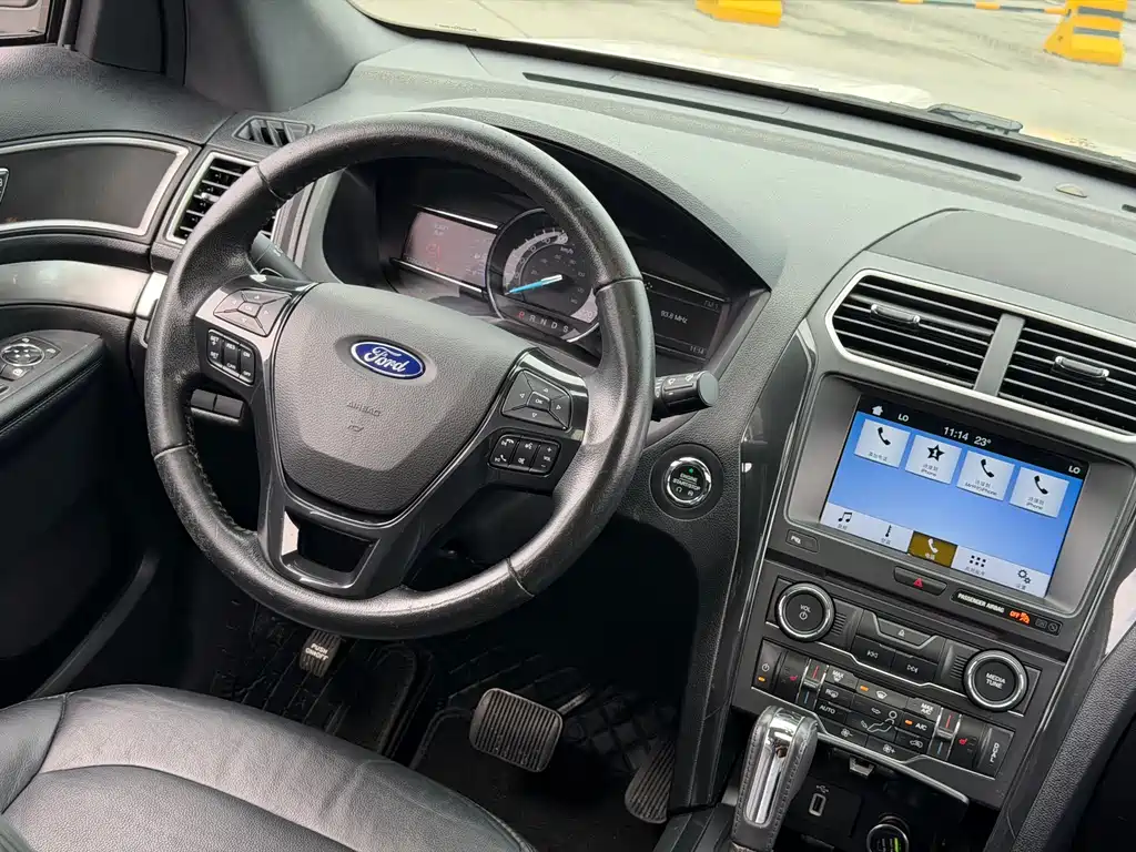Ford Explorer 2017 — фото 11